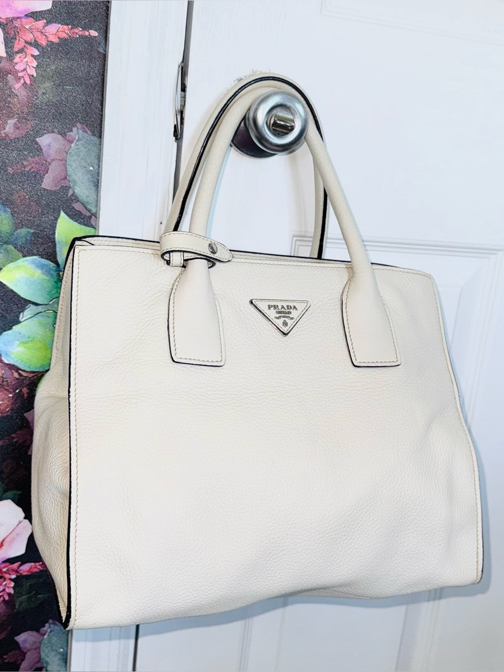 Prada AUTHENTIC Talco Off White Vitello Daino Textured Leather Tote Bag - Picture 2 of 16